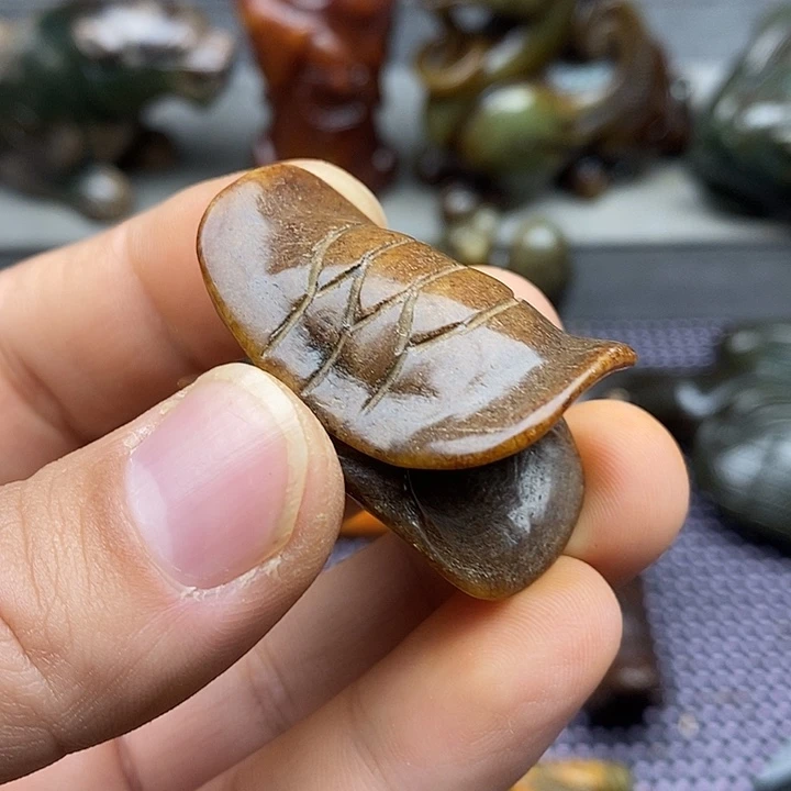 未镶嵌蛇纹石玉颈饰