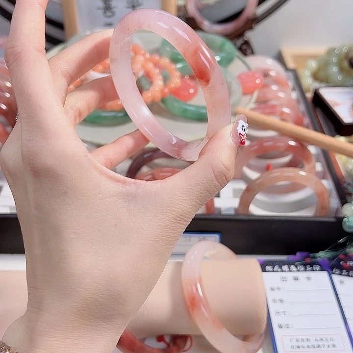 石英质玉手镯未镶嵌夏**然