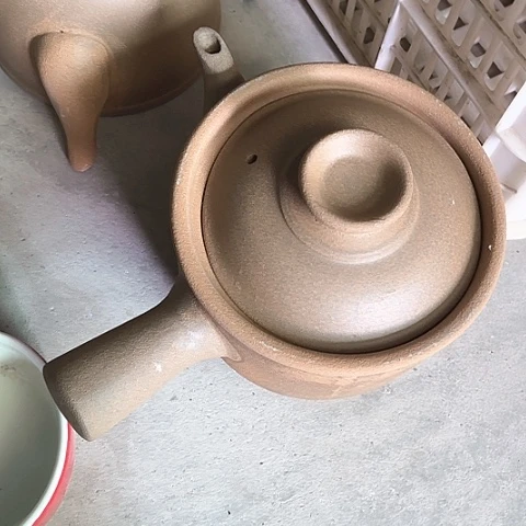 微瑕，明火，约16，高12变形，把子有裂，1.5L