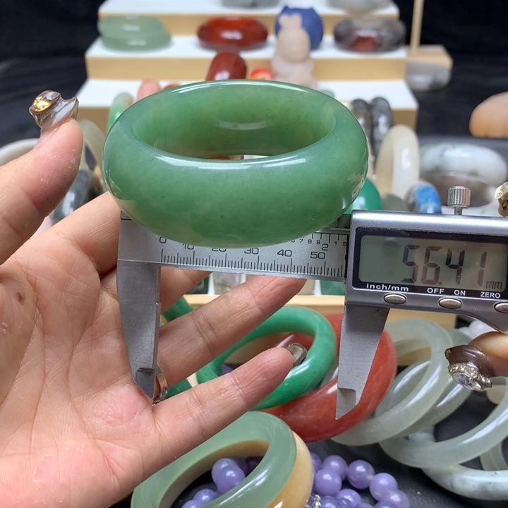 未镶嵌手镯石英质玉