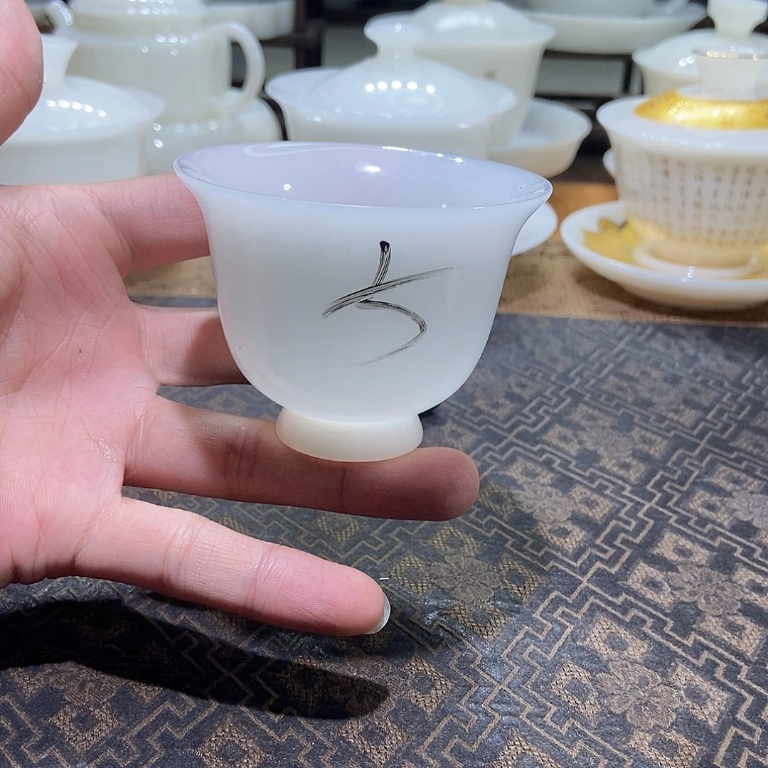 这里不需要太贵也不会去卖衣服啊