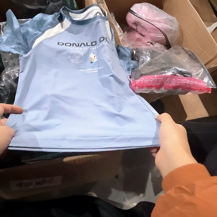 迪士家110码蓝色唐老鸭款。