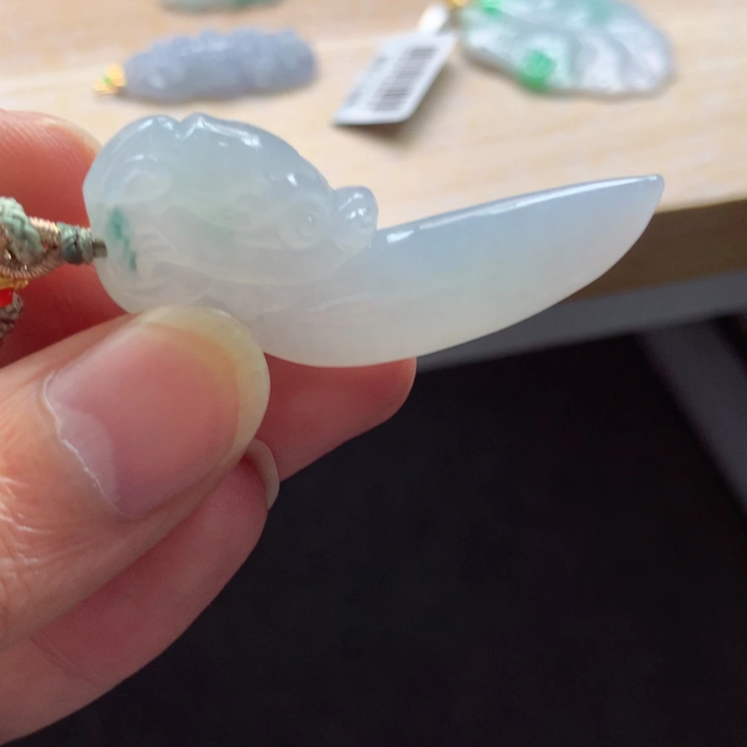 翡翠未镶嵌颈饰吊坠