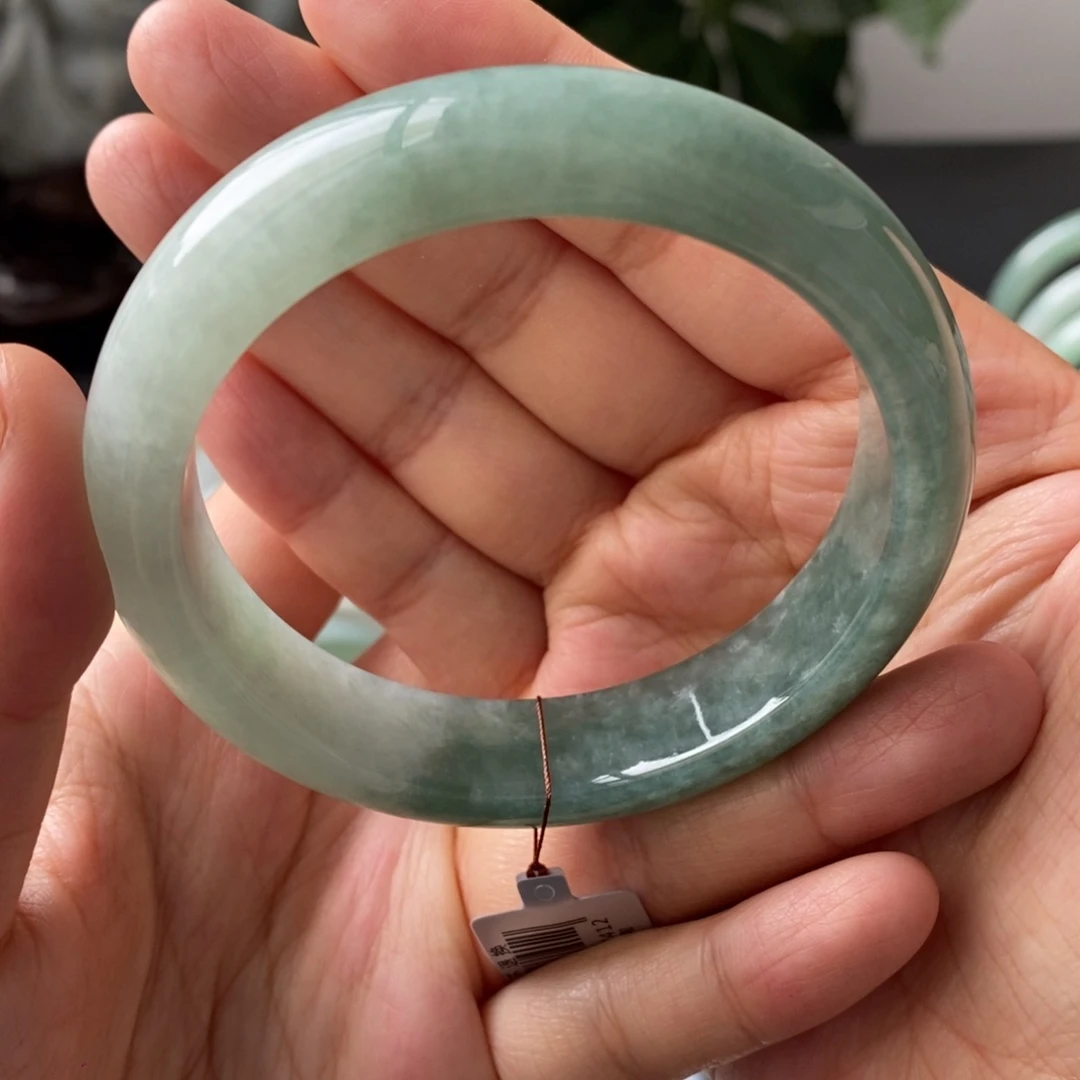 翡翠手镯未镶嵌天然