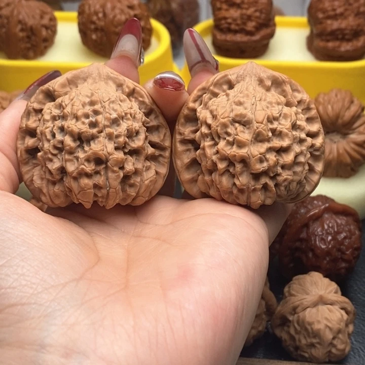 文玩核桃吊坠A****牛全品47尺官帽 ➕打底