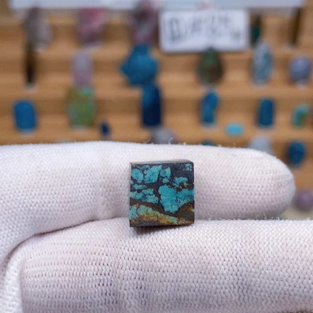 绿松石未镶嵌颈饰