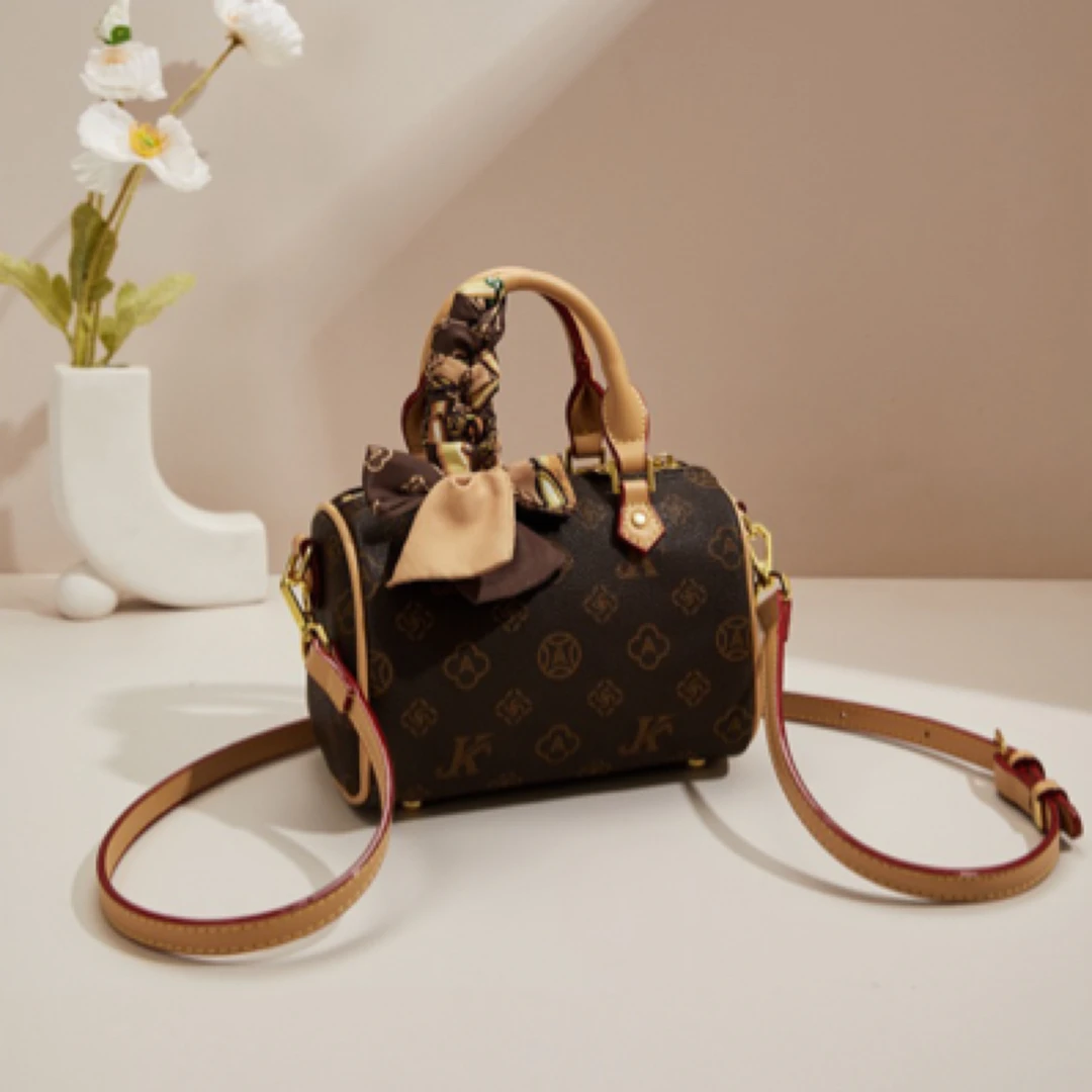 莫妮卡奇奇网红休闲潮流枕头包女轻奢洋气时尚百搭经典波士顿手提