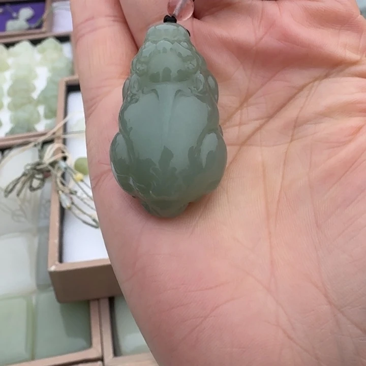 和田玉未镶嵌颈饰菲