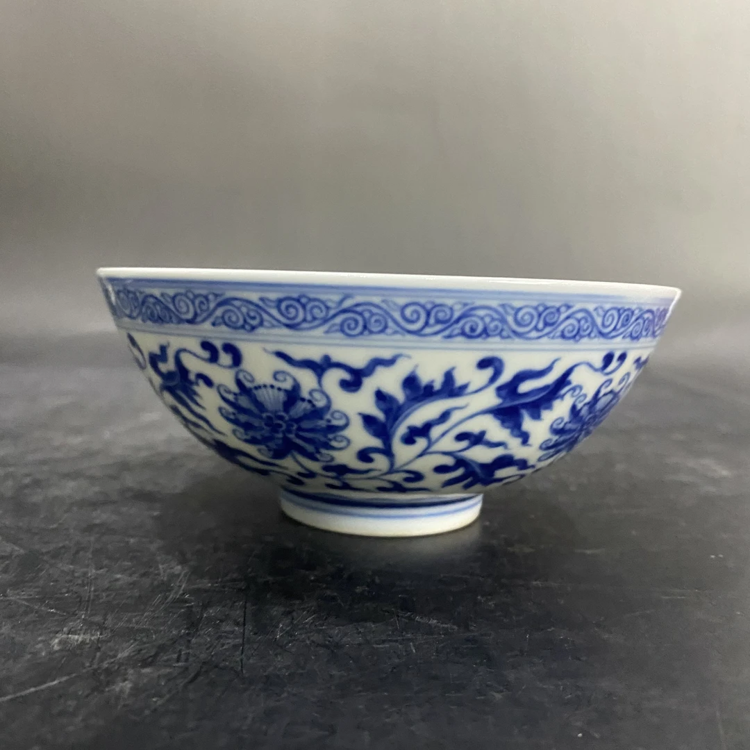 246 青花缠枝莲纹碗