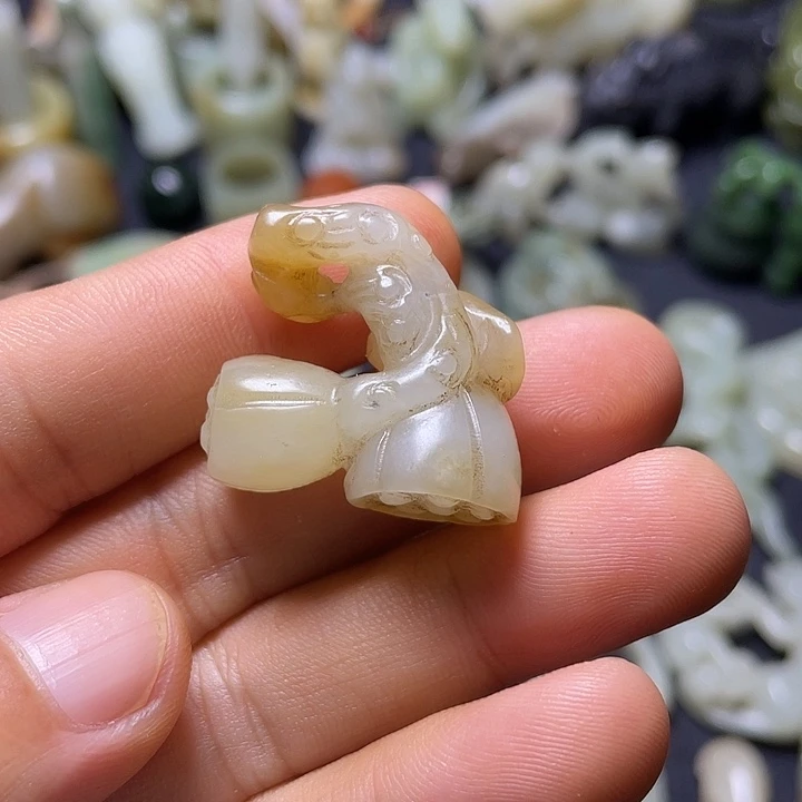 h***水和田玉（糖玉）未镶嵌颈饰
