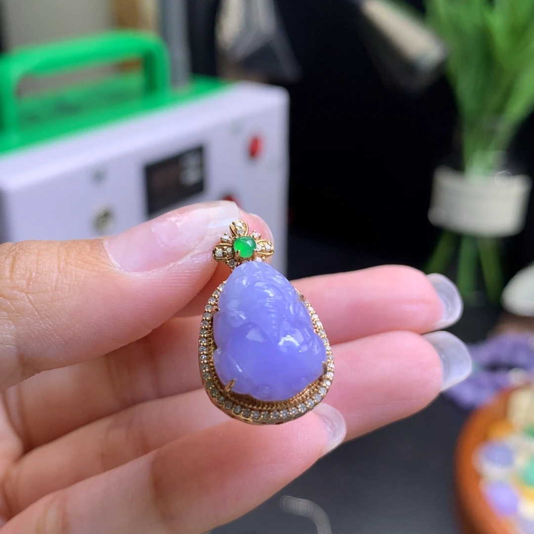 翡翠18K金镶嵌颈饰