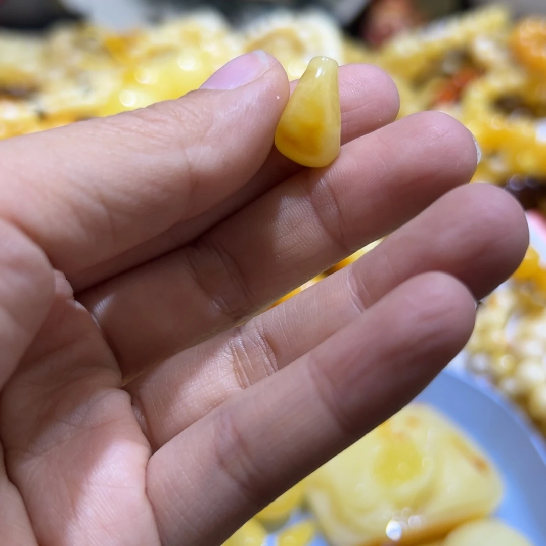 琥珀珠宝奇石未镶嵌