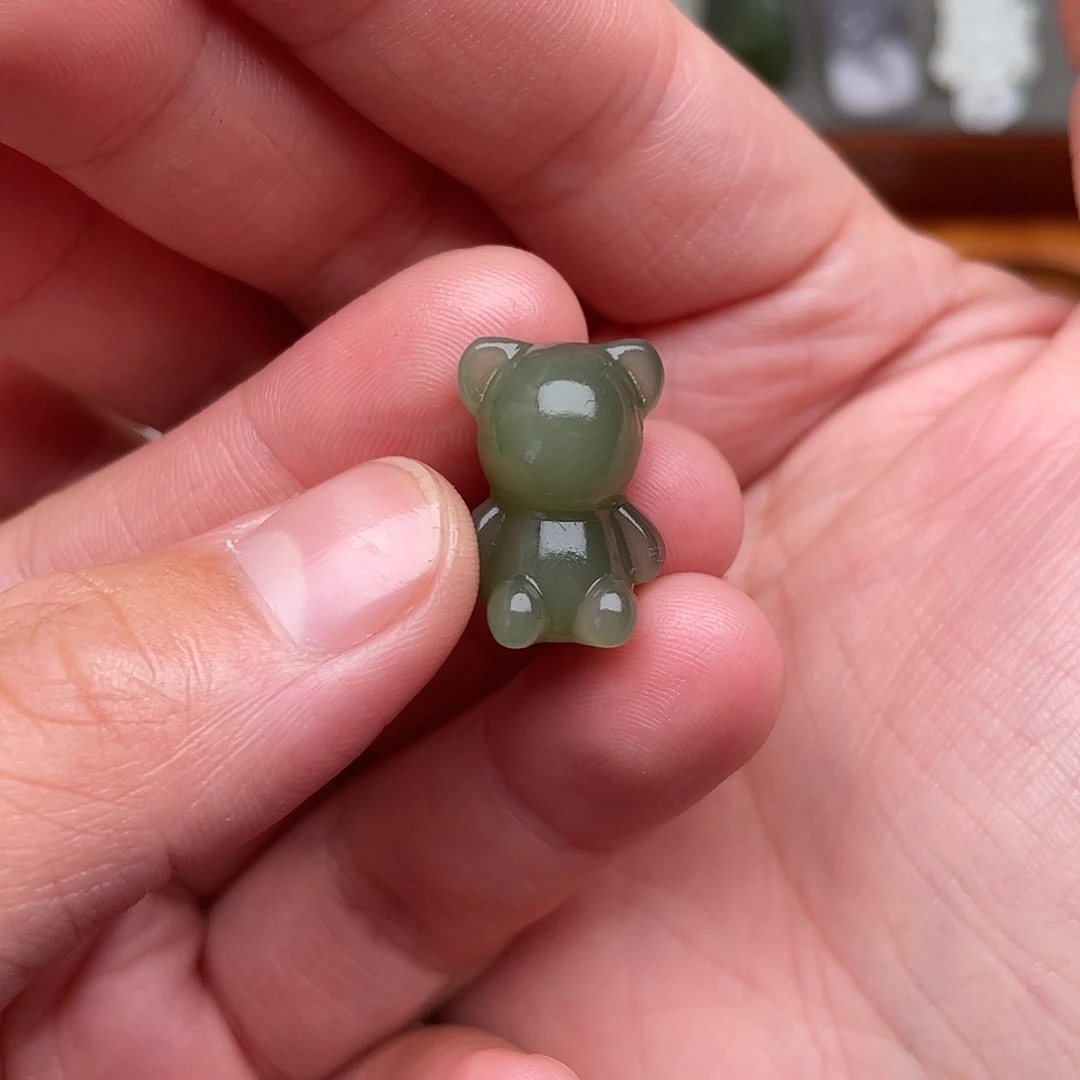 和田玉未镶嵌颈饰小熊小吊坠