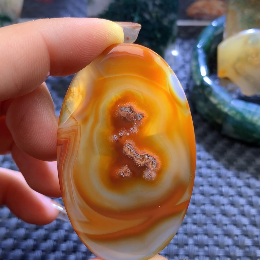 未镶嵌颈饰玛瑙/玉髓蝶*