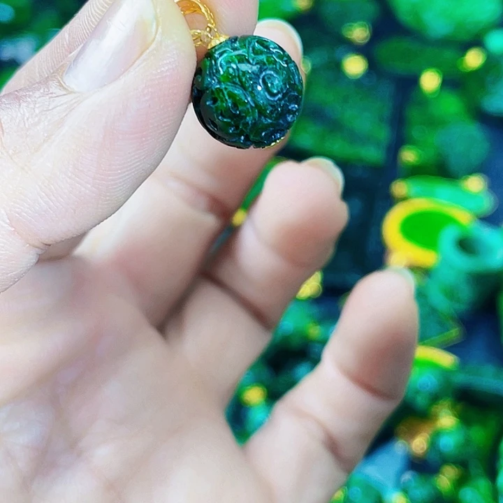 颈饰18K金镶嵌翡翠