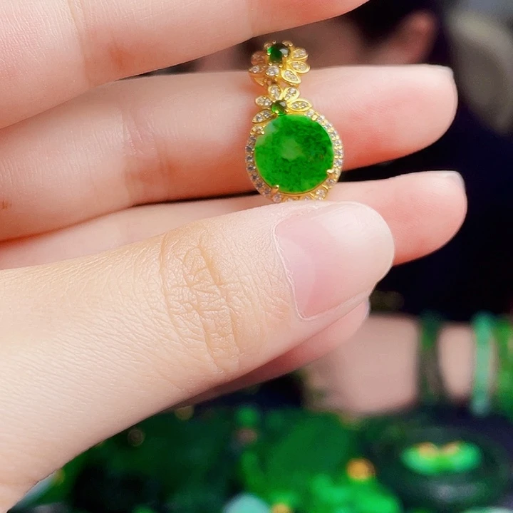 翡翠银S925镶嵌颈饰多样性