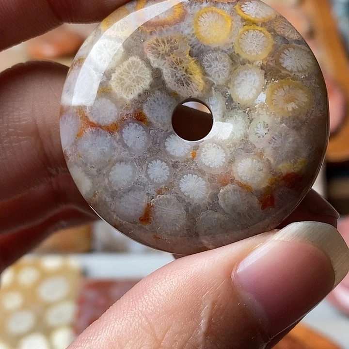 龙***室硅化玉未镶嵌吊坠