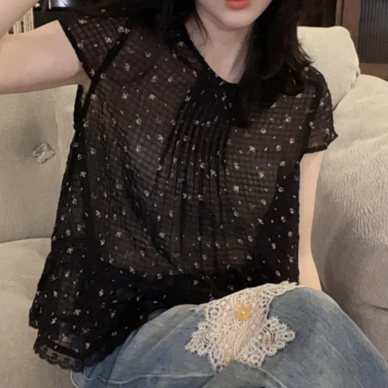 重工压褶小碎花飞飞袖上衣2025夏季新款小众显瘦时尚气质通勤上衣