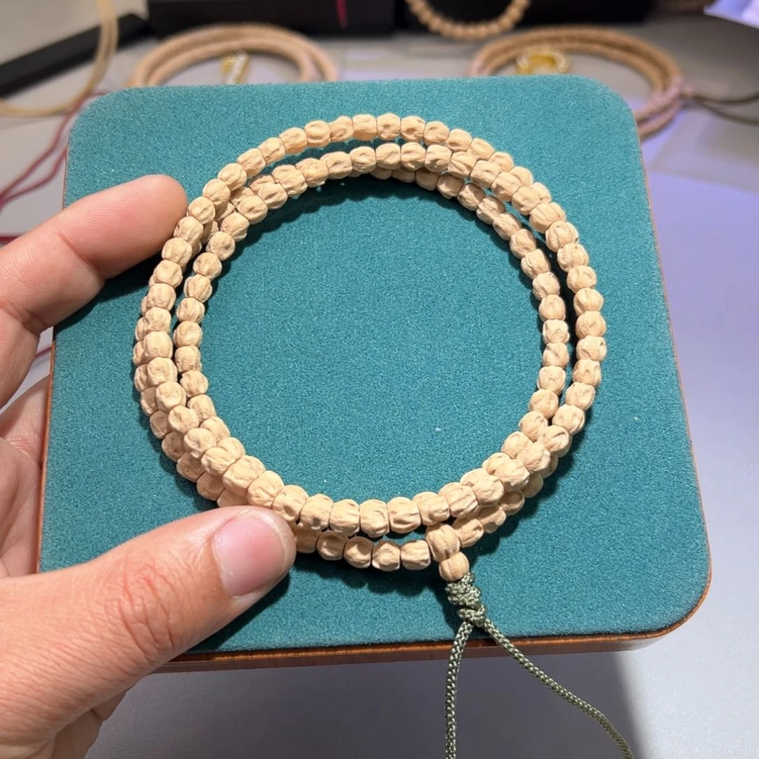 柏香籽/百香籽吊坠牛**?