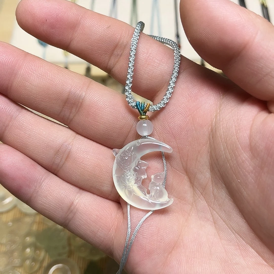 岫玉未镶嵌颈饰吊坠