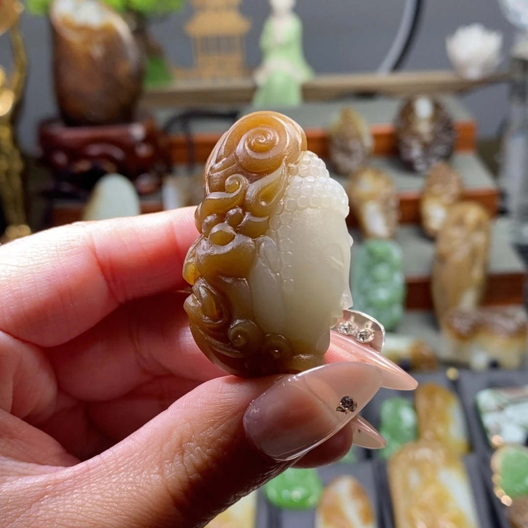 和田玉（糖玉）颈饰未镶嵌佛魔一念