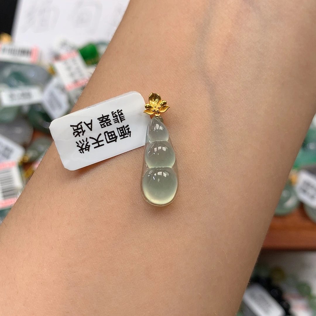 翡翠18K金镶嵌颈饰翡翠