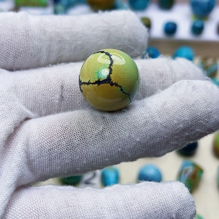 绿松石未镶嵌颈饰