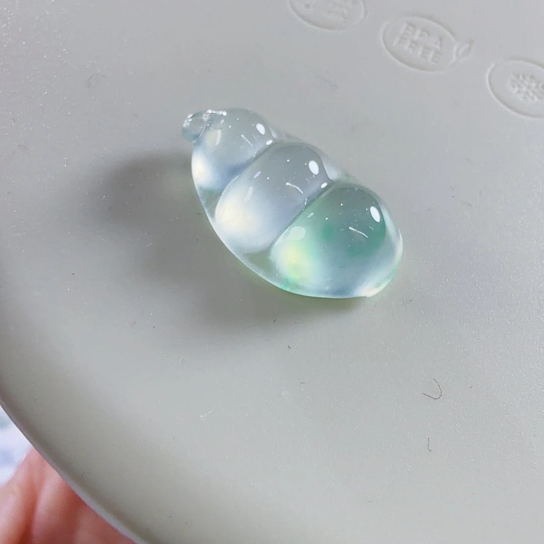翡翠未镶嵌颈饰豆子