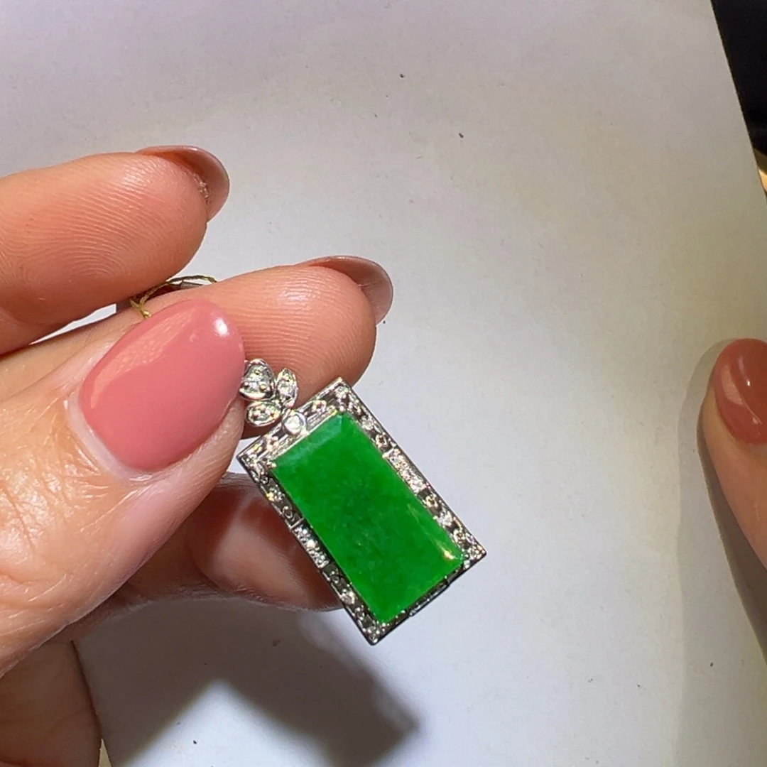 翡翠颈饰18K金镶嵌吊坠