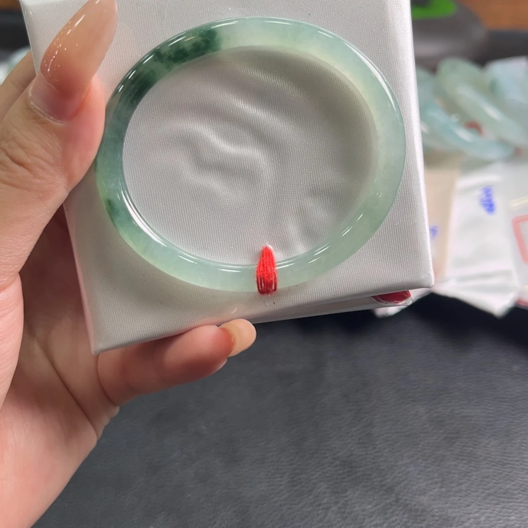 翡翠未镶嵌手镯54贵妃飘花