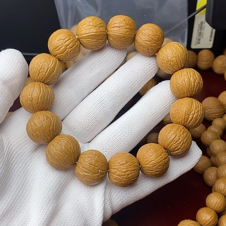 猴头核桃吊坠聚宝盆