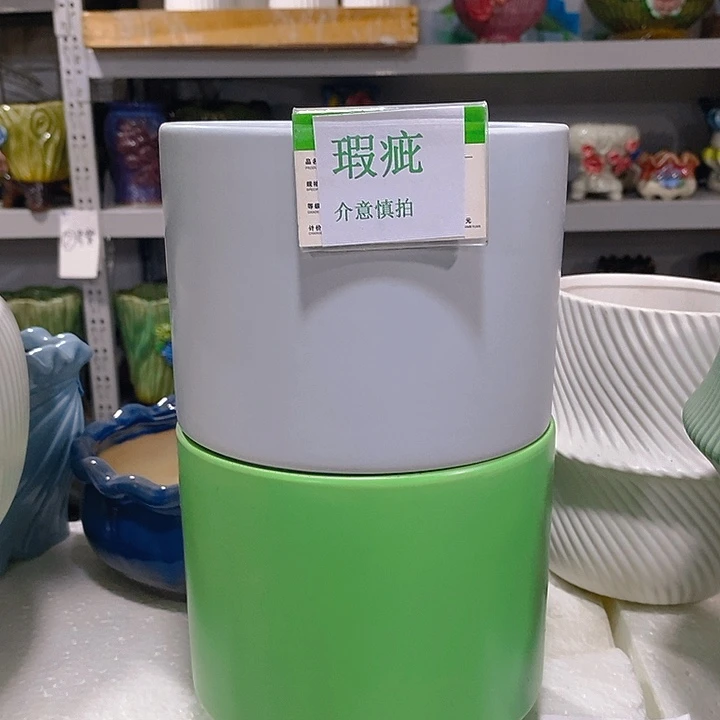 摆件多肉瑕疵盆有孔。
