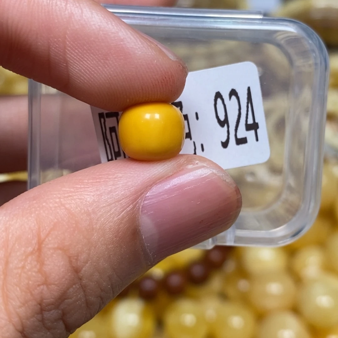 蜜蜡未镶嵌珠宝奇石924