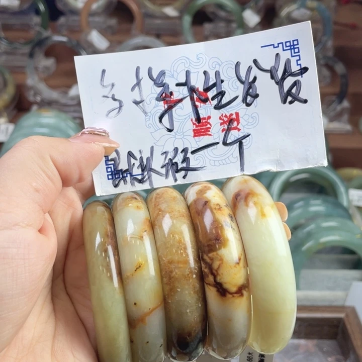 蛇纹石玉未镶嵌手镯