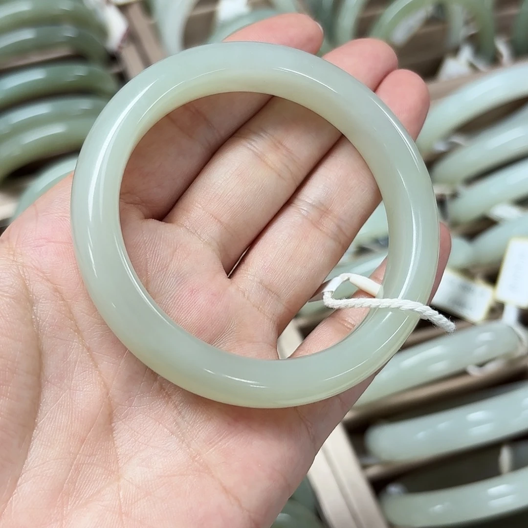 和田玉手镯未镶嵌真**香