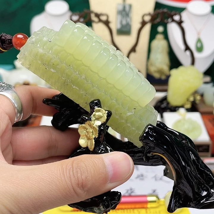 岫玉未镶嵌吊坠(赠链)