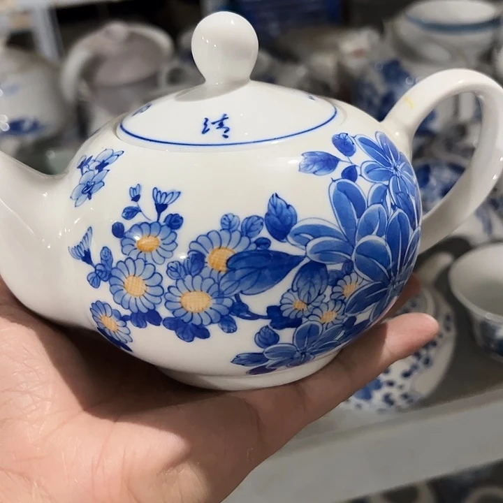 手绘红叶微瑕茶壶一个