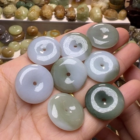 【闪购商品】翡翠颈饰未镶嵌天然翡翠