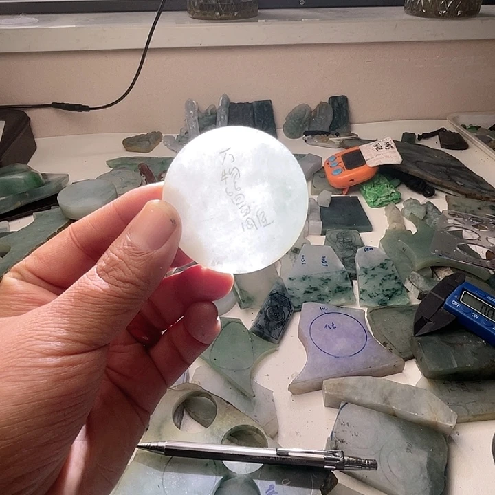 翡翠颈饰未镶嵌翡翠