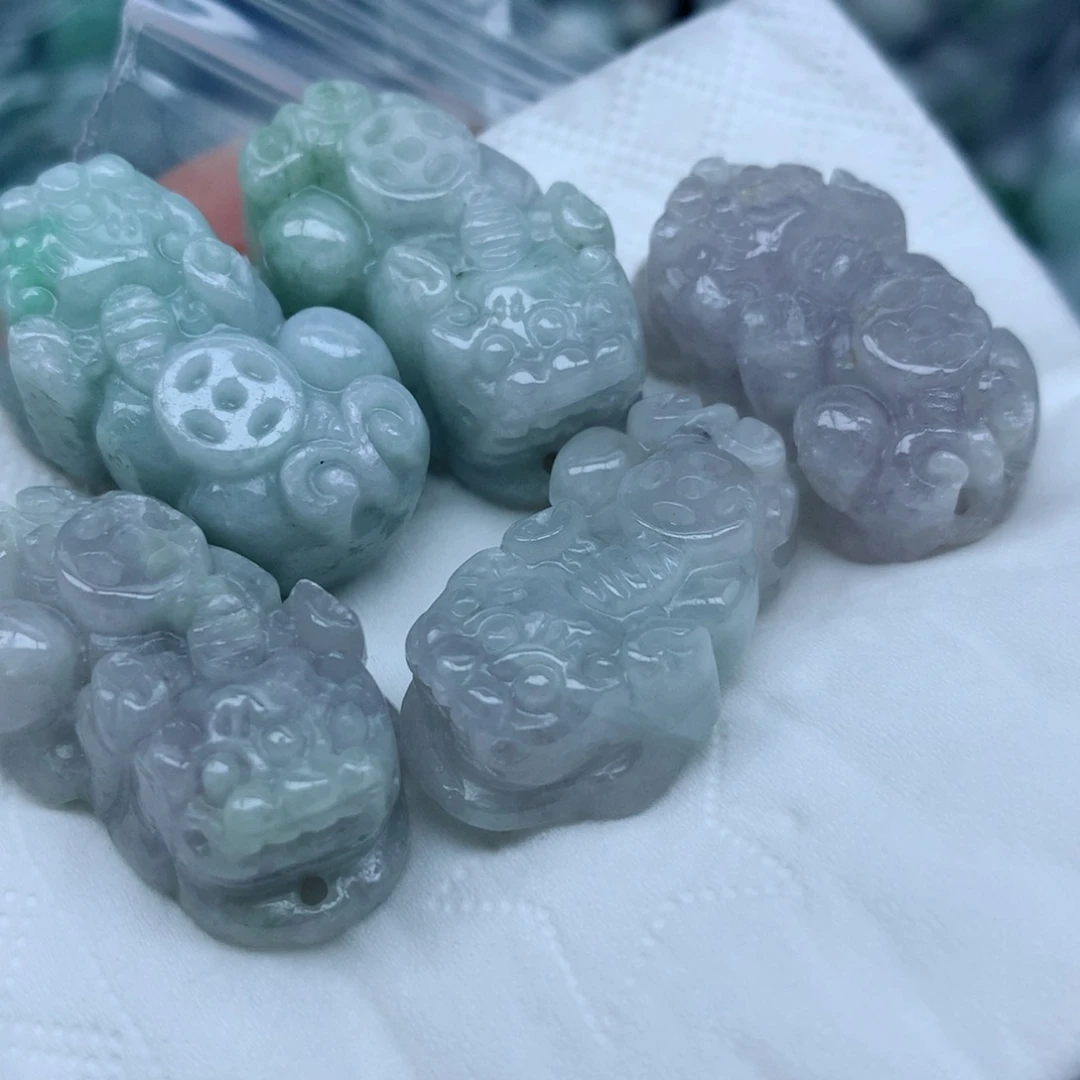 颈饰足铂镶嵌翡翠翡翠