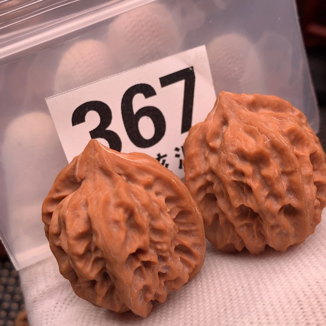 文玩核桃把件大龙34有光尖