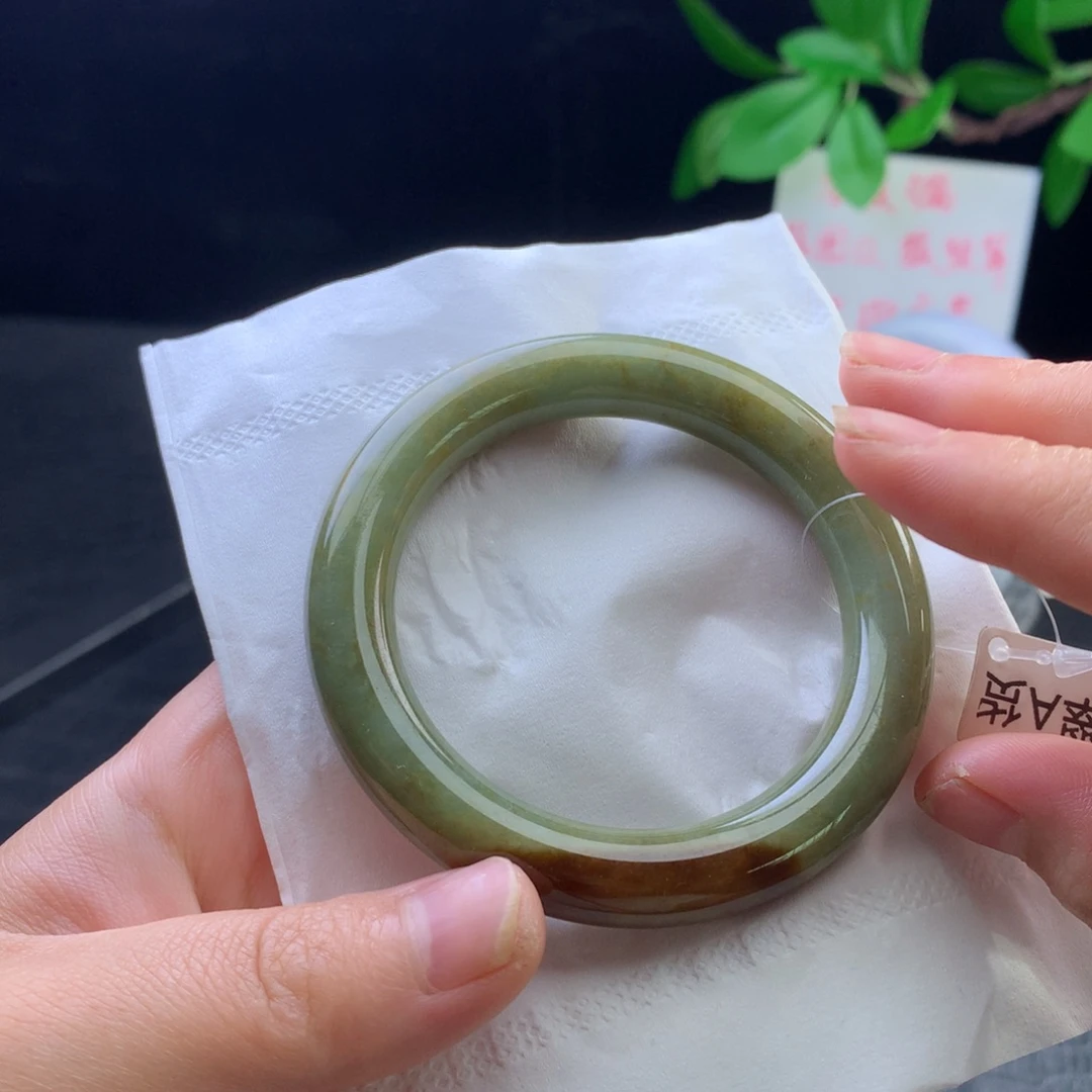 定制翡翠未镶嵌手镯