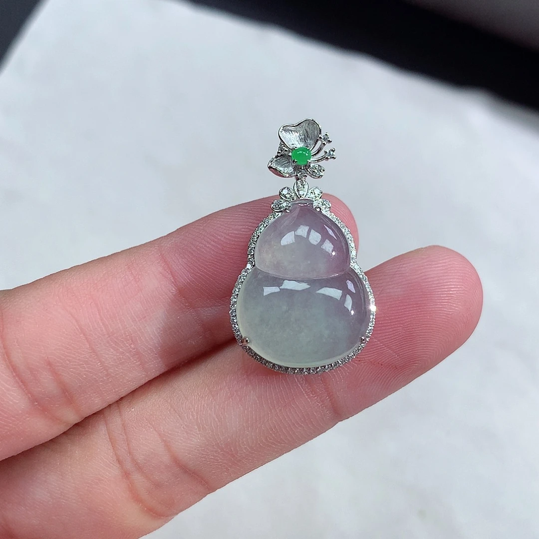 翡翠未镶嵌颈饰葫芦