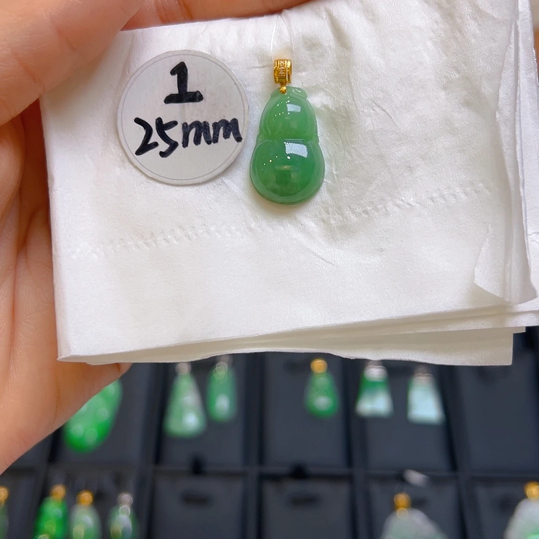 翡翠颈饰18K金镶嵌翡翠