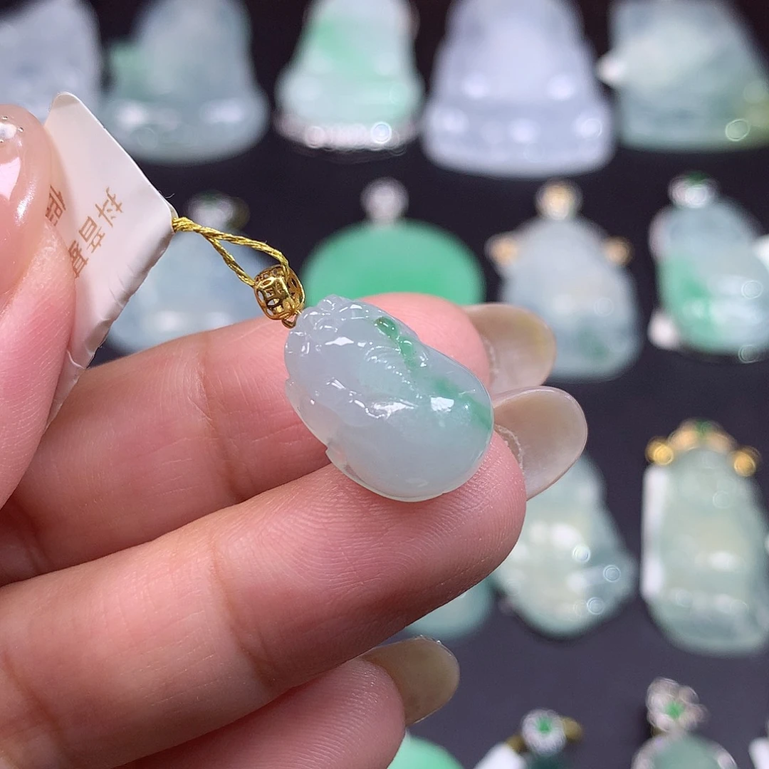 春***天翡翠18K金镶嵌颈饰