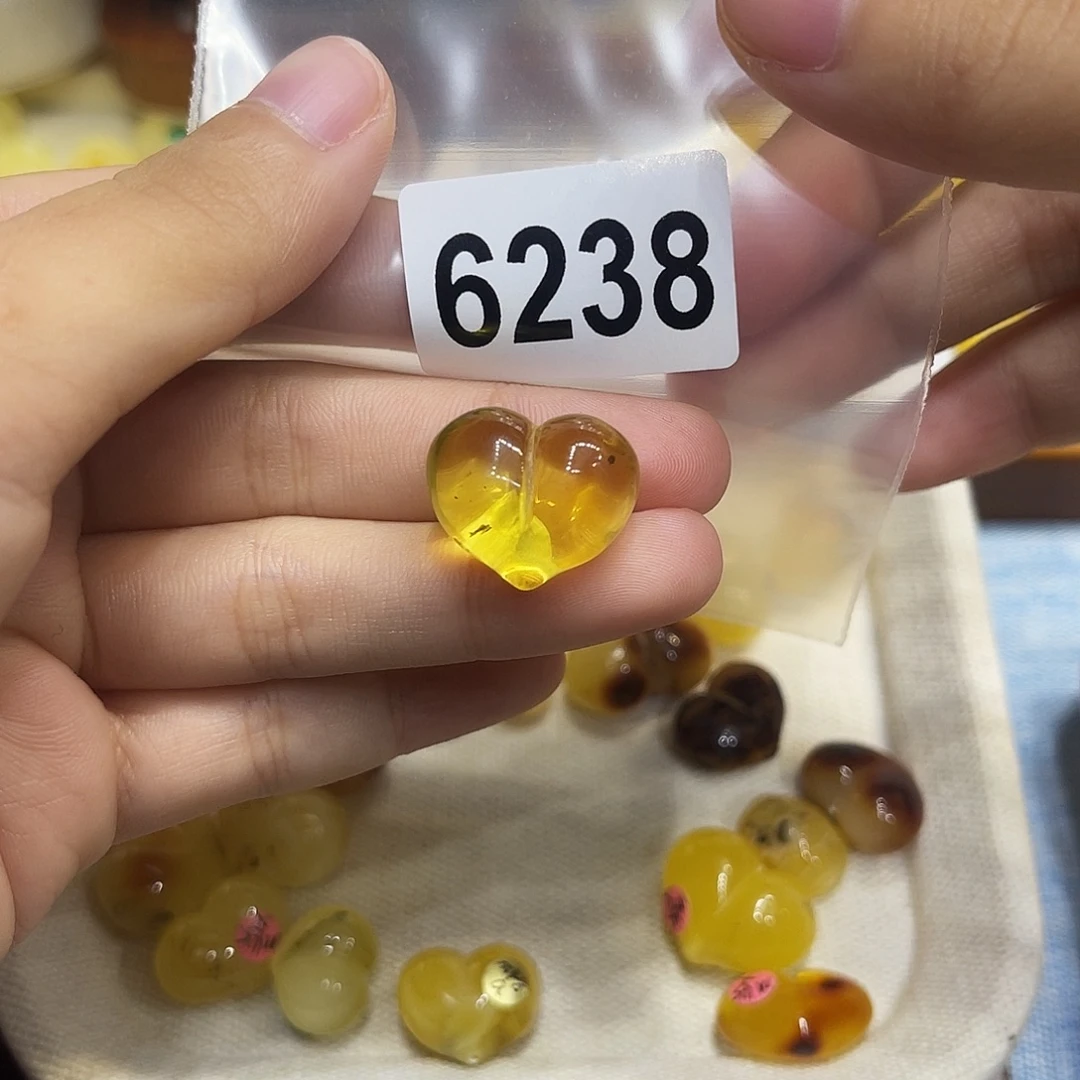 琥珀未镶嵌珠宝奇石