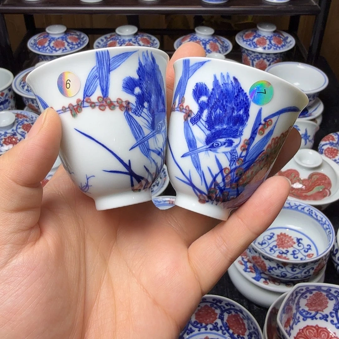 追***子青花釉里红丹翠对杯底部缩釉