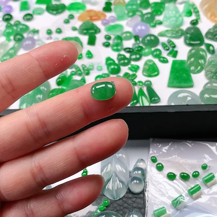 翡翠颈饰未镶嵌翡翠