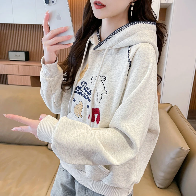 连帽小众卫衣女春秋薄款2025新款别致初中生小个子短款上衣外套