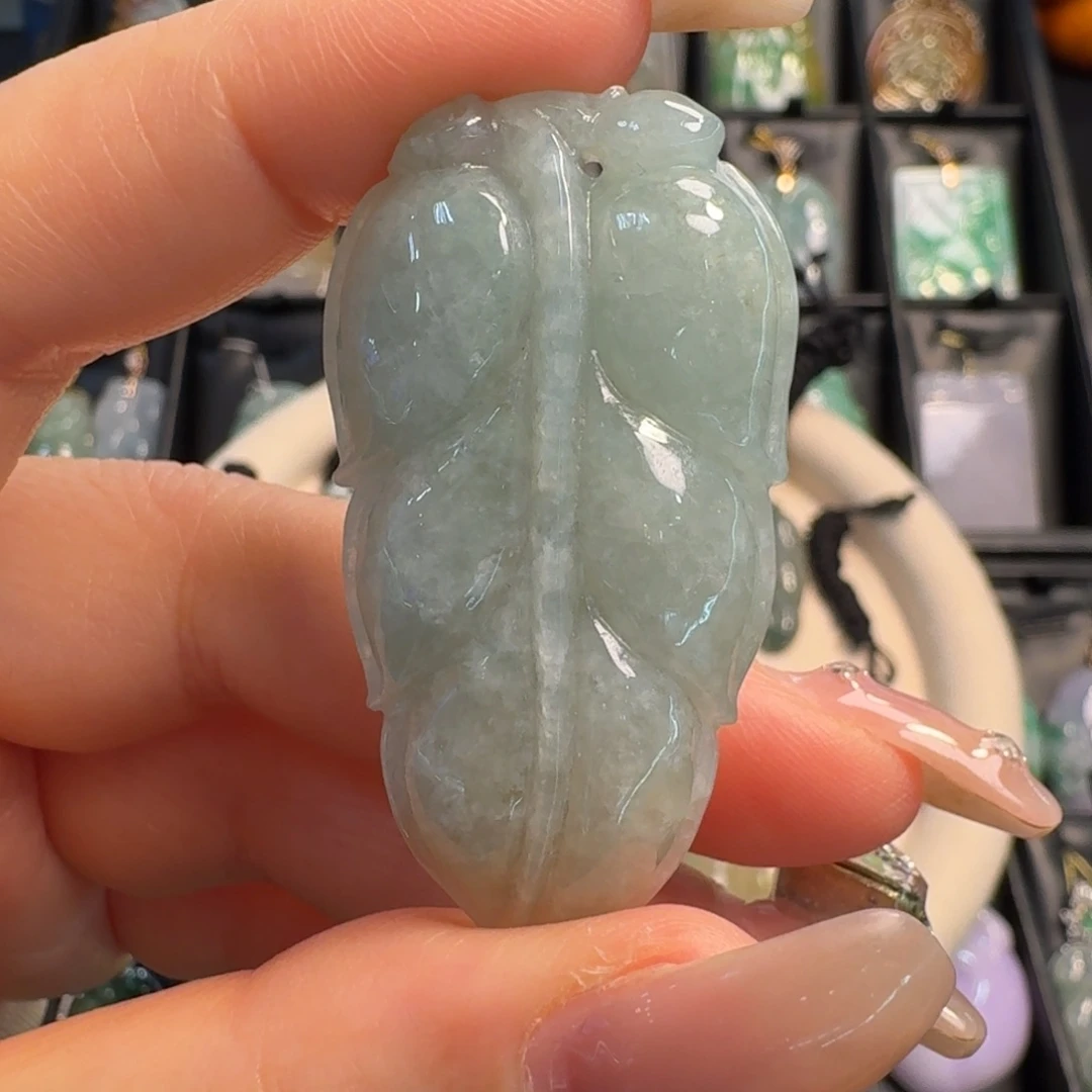 翡翠未镶嵌颈饰叶子（有包容无证书）